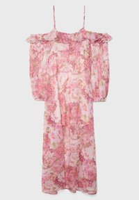 Vestido floral en tonos rosados, con tirantes de hombro con volantes y un corte holgado. Está hecho de una tela ligera con una apariencia suave y texturada.