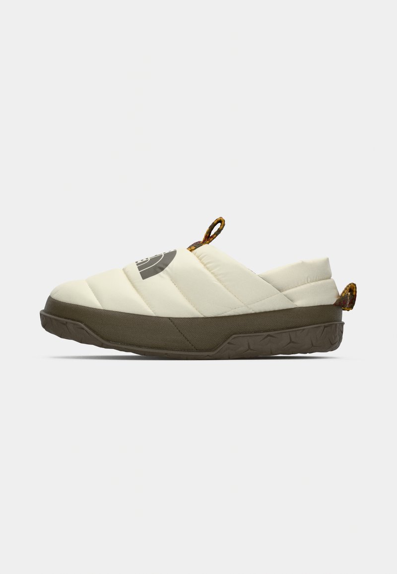 Bequeme Slipper in Creme mit einer dunkelgrauen Gummisohle. Mit einer strukturierten Sohle und einer kleinen Schlaufe an der Ferse für einfaches Anziehen.