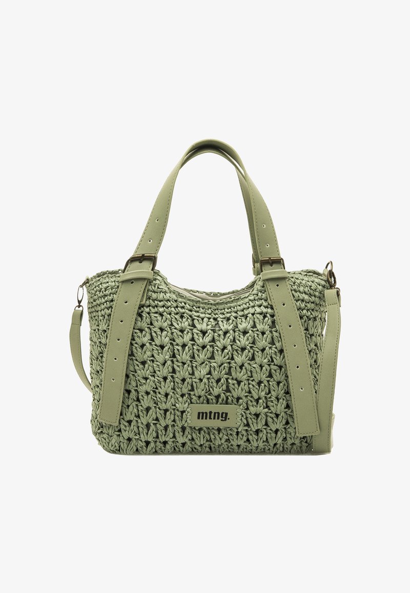 Bolso de mano de croché en verde claro con correas ajustables para el hombro y la mano, que cuenta con un cierre de cremallera y un parche del logo "mtng." visible.