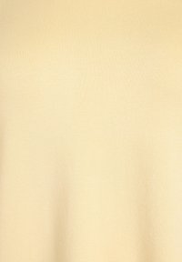 Weicher, gelber Strickstoff mit glatter Textur, der ein dezentes Rippenmuster und eine gleichmäßige Färbung über die gesamte Oberfläche aufweist.