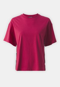 Pasirinkta, persian red