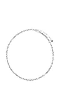 Sølvkjede choker med en jevn, sammenflettet design. Justerbar lås med forlengelseskjede og liten sirkulær detalj.