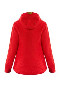 Veste à capuche rouge avec des manches longues, ourlet légèrement évasé et une petite étiquette noire et jaune au dos de la capuche.
