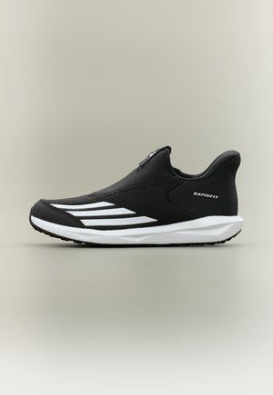 Sort slip-on atletiksko med hvide striber på siden og "RAPIDFIT" tekst på hælen, med hvid sål og åndbart mesh-stof.