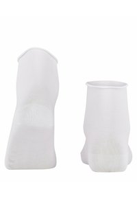 Vita ankelsockor gjorda av ett mjukt, elastiskt material. Har en sömlös design med ribbade muddar samt förstärkta områden vid häl och tå.