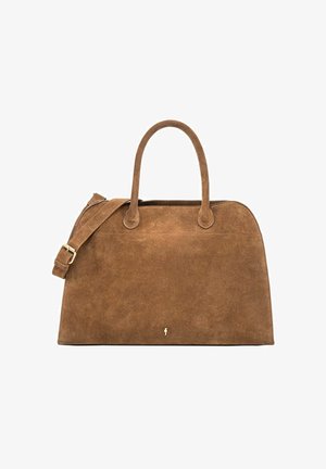 Brązowa zamszowa torba na ramię z zaokrąglonymi uchwytami i regulowanym paskiem na ramię, z niewielkim złotym logo na środku przodu.