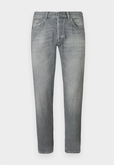 Λεπτομέρειες γκρι τζιν παντελόνι σε slim-fit γραμμή, με μπροστινές τσέπες, κλείσιμο με κουμπί, φερμουάρ και διακριτική φθορά στους μηρούς και τα γόνατα.