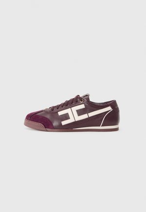 Trainers - merlot/milk