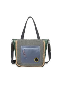 Bolso texturizado de múltiples colores que presenta telas en gris, verde y azul. Incluye un bolsillo frontal con cremallera y tiradores de cremallera multicolores, así como herrajes amarillos.