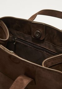 Stradivarius Skuldertasker - brown