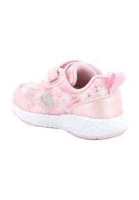 Sneaker sintetica rosa con dettagli bianchi, pannelli testurizzati e accenti di paillettes. Presenta una striscia in velcro e una suola in gomma bianca.