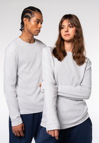 Unselected, grey