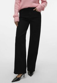 Vero Moda VMELLY WEITER BEINSCHNITT - Jeans a zampa - black