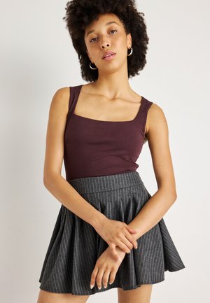 BASIC SQUARE - Top - deep plum