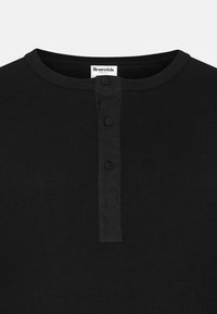 Schwarzes, geripptes Langarmshirt mit Rundhalsausschnitt, ausgestattet mit einer geknöpften Leiste und weichem, strukturiertem Stoff.