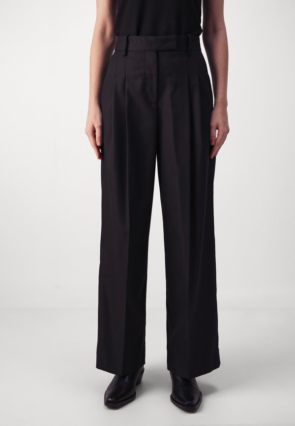 ESSENTIALS CYMBARIA - Trousers4