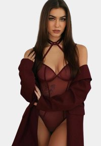 Niewybrane, burgundy