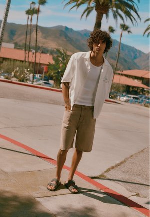 PULL&BEAR, SHORT SLEEVE PALM TREE SHIRT - Ing - white