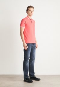 BOSS PADDY - Poloskjorter - open red six