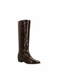 Bottines brunes brillantes montantes avec un bout pointu, une finition texturée et un petit talon block. Design élégant avec des détails de motif subtils.