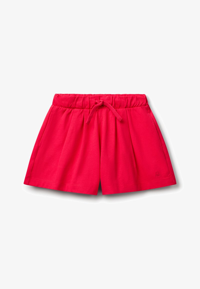 Shorts en coton rouge avec une taille élastique, cordon de serrage ajustable et design plissé. Présente un logo brodé sur le côté inférieur.