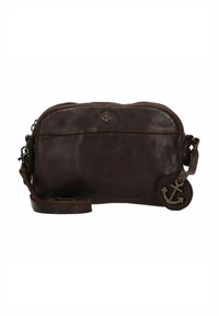 Borsa a tracolla in pelle marrone scuro con zip frontale, emblema dell'ancora al centro in alto e portachiavi a forma di ancora sul cinturino laterale.