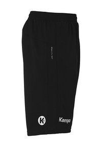 Zwarte sportshorts van lichtgewicht stof, met een elastische tailleband, zijzakken en witte logodetails.