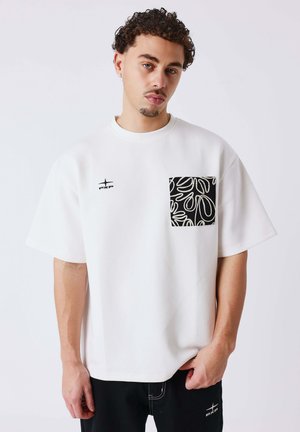 MANCHES COURTES BANDANA - T-Shirt print - blanc cassé