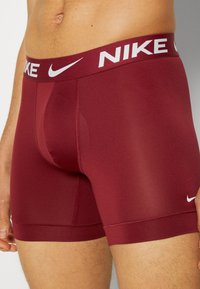 Nike Underwear ESSENTIAL 3 PACK - Úzké boxerky - team red/wolf grey/black