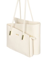 Biała skórzana torba typu tote o fakturowanej powierzchni, z podwójnymi ramiączkami i przednią kieszenią z złotym zamkiem błyskawicznym. Subtelne logo z przodu.