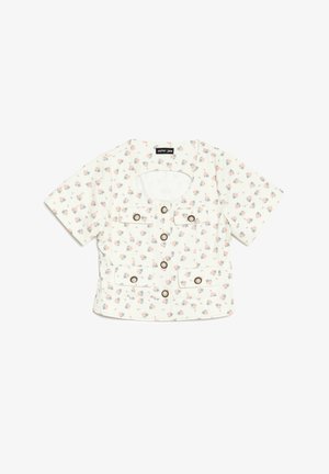 Bela bluza s kratkimi rokavi, okrašena z drobnim rožnatim in modrim cvetličnim potiskom, z okroglim izrezom, šestimi dekorativnimi gumbi in štirimi sprednjimi žepi.