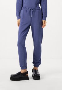 GANT TONAL SHIELD - Treniņtērpa apakšdaļas - dusty navy