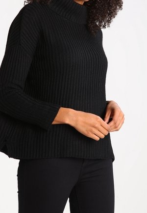 Stickad tröja - black