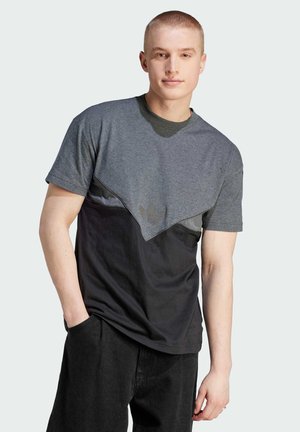 adidas Originals SEASONAL REFLECTIVE - T-shirt med print - black