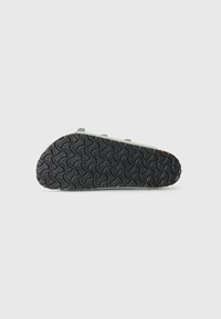 Thumbnail Image 6