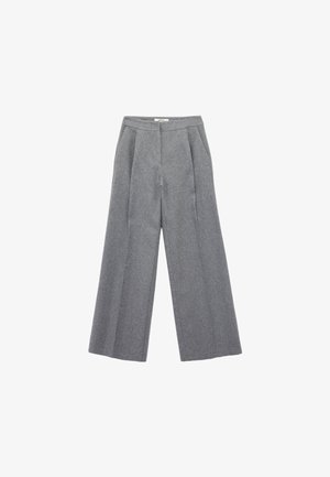 Pantalones anchos de talle alto en piel gruesa gris, con pliegues en la parte frontal, que cuentan con bolsillos laterales y un diseño a medida.