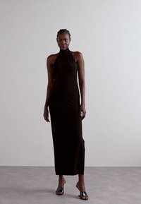 Norma Kamali HALTER TURTLE SIDE SLIT GOWN - Φόρεμα από ζέρσεϊ - black