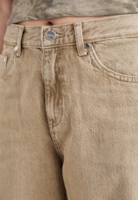 Edwin OLIVIA PANT - Široke nogavice - beige