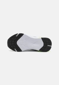 Puma DISPERSE XT 3 UNISEX - Træningssko - eucalyptus/flat dark gray/fizzy apple