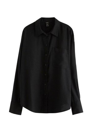 Sort langærmet skjorte lavet af glat stof, med knaplukning, spids krave, enkelt brystlommer og afslappet pasform.