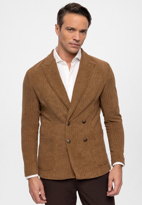 Renessanssityylinen Goottilainen Lievetakki Beige Musta Tai Punainen Miehille