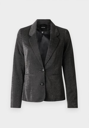 Svart kavaj i glänsande tyg med slagkrage, två framfickor och två knappar. Den texturerade ytan tillför visuellt intresse.