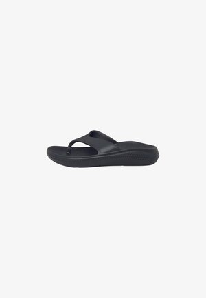 Sandalo infradito nero slip-on con suola sagomata e larga fascia superiore, progettato per un uso casual e confortevole.