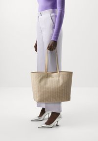 Lacoste ZELY SET - Cabas - mono irish cream laponie