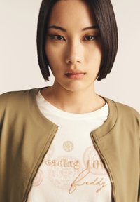 Freddy CON MANDALA E SLOGAN RICAMATO - Camiseta estampada - bianco