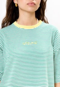 MIRONS T-shirt print - green