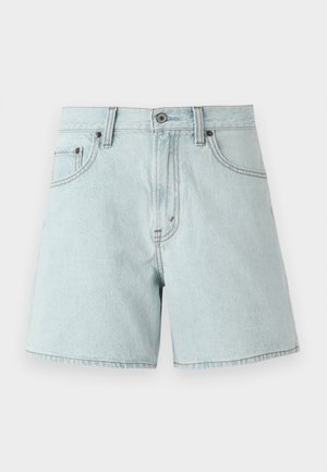 Lichtblauwe denimshorts met een hoge taille, voorzien van twee voorkruiszakken, een knoopsluiting en details van zijstiksels.