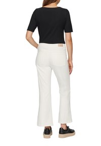 s.Oliver Flared Jeans - ecru