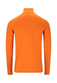 Oranssi pitkähihaainen paita, jossa on korkea kaulus ja sileä kangas. Ominaisuuksina raglan-hihat ja litteät saumat sekä istuva malli.
