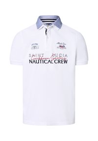Weißes Poloshirt mit blau gestreiftem Kragen, das gestickte Logos und Textfeatures aufweist. Mit kurzen Ärmeln und klassischer Passform.